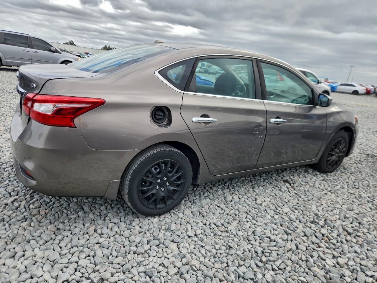 2017 NISSAN SENTRA S photo 3