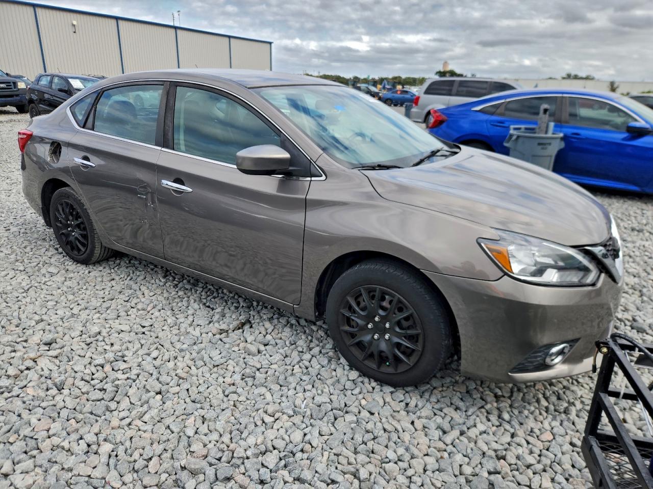2017 NISSAN SENTRA S photo 4