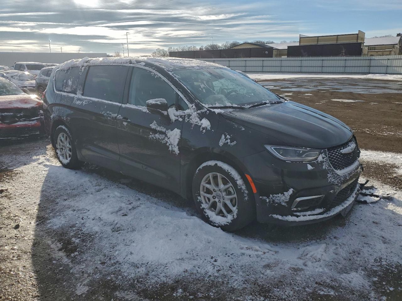 2024 CHRYSLER PACIFICA TOURING L photo 4