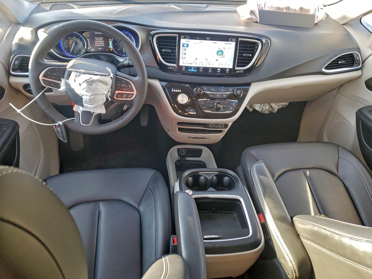 2024 CHRYSLER PACIFICA TOURING L photo 8