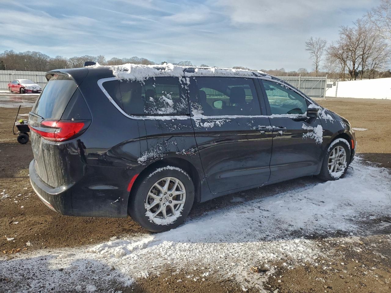 2024 CHRYSLER PACIFICA TOURING L photo 3