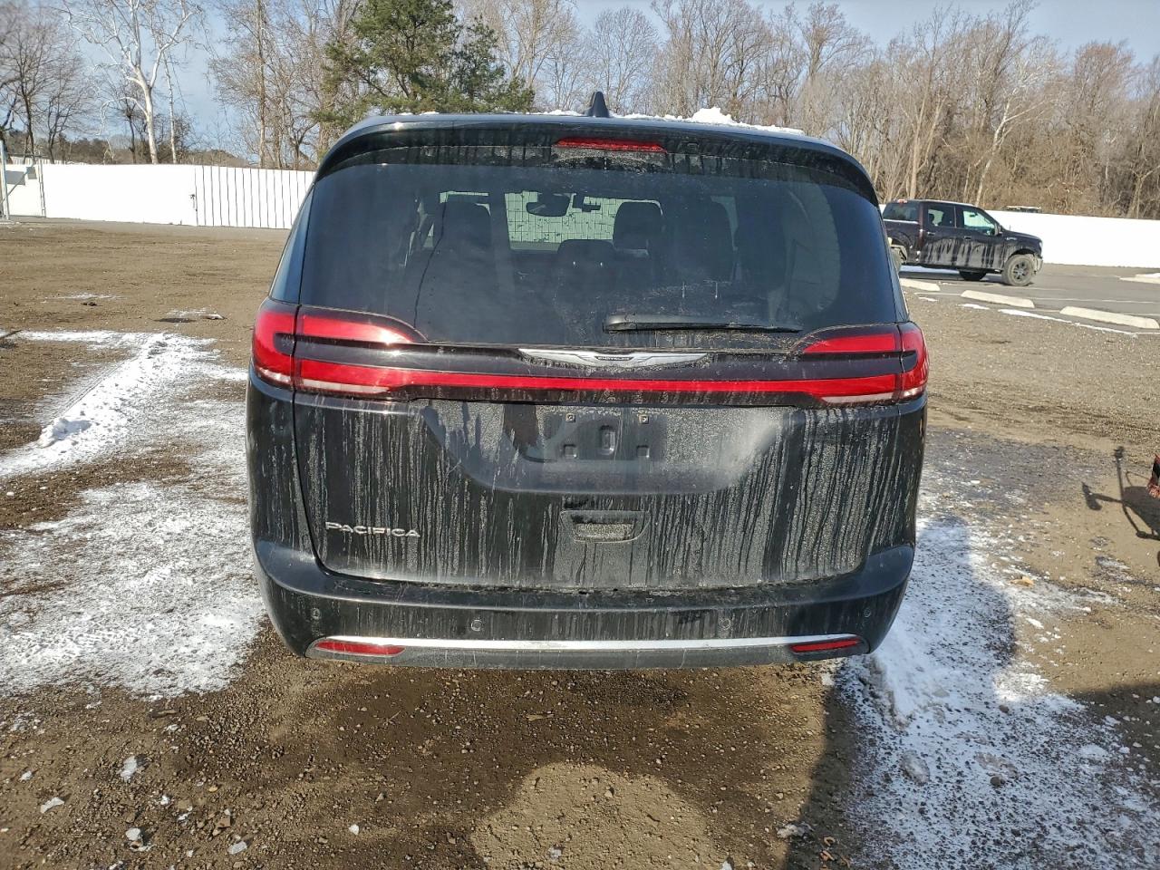 2024 CHRYSLER PACIFICA TOURING L photo 6