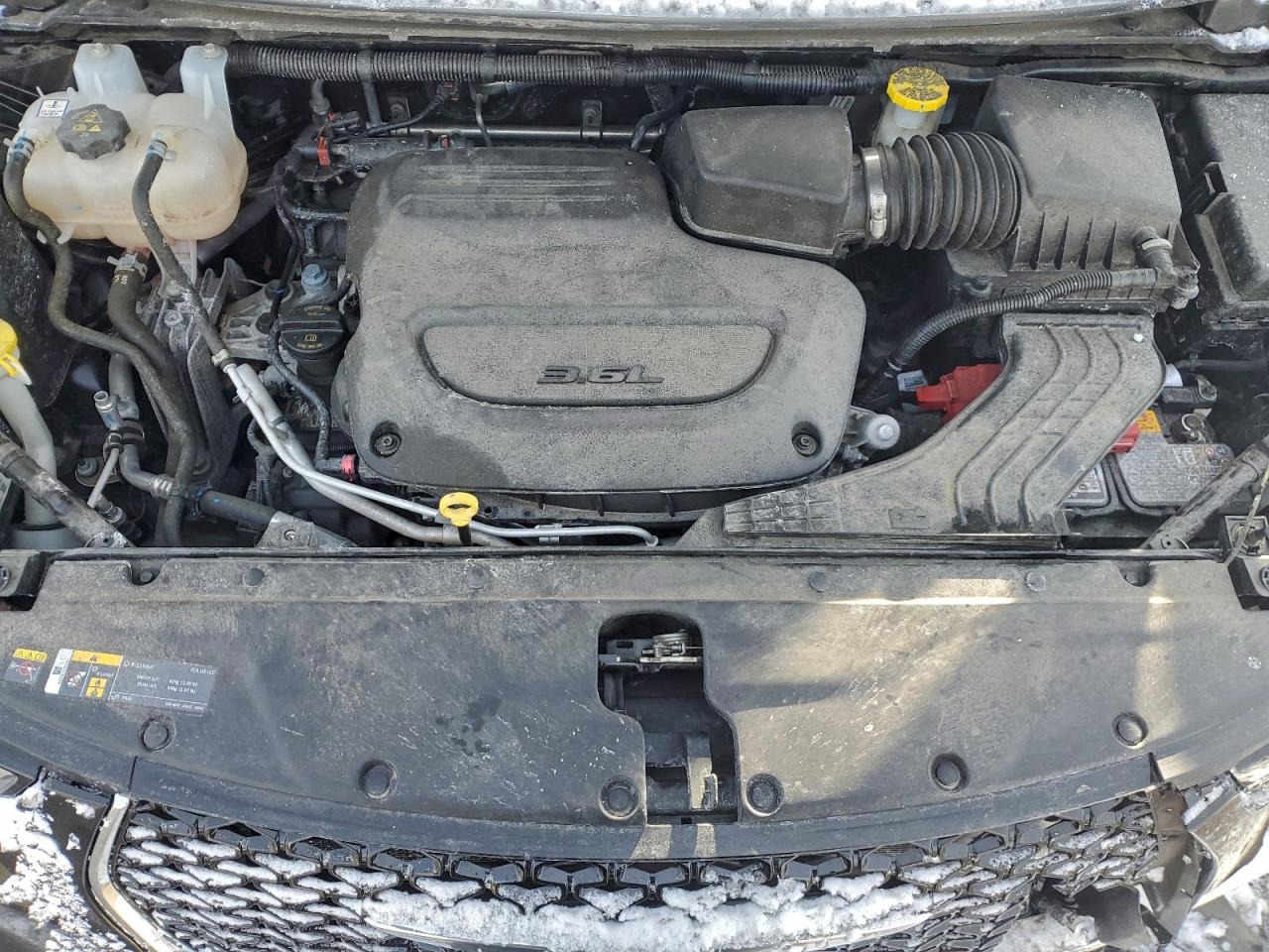 2024 CHRYSLER PACIFICA TOURING L photo 12