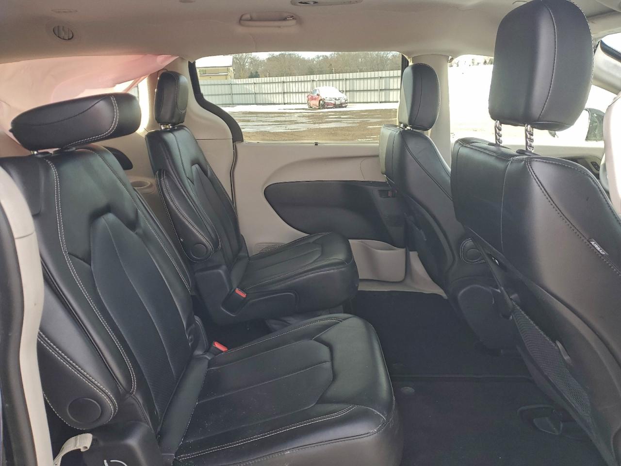 2024 CHRYSLER PACIFICA TOURING L photo 11