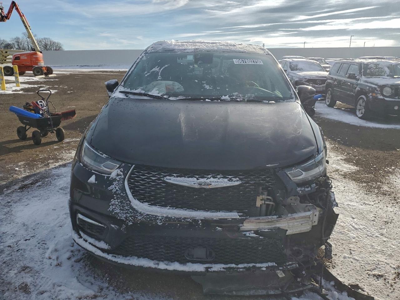 2024 CHRYSLER PACIFICA TOURING L photo 5