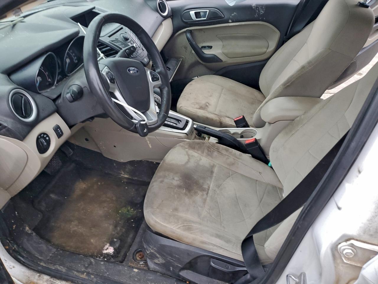 2015 FORD FIESTA SE photo 7