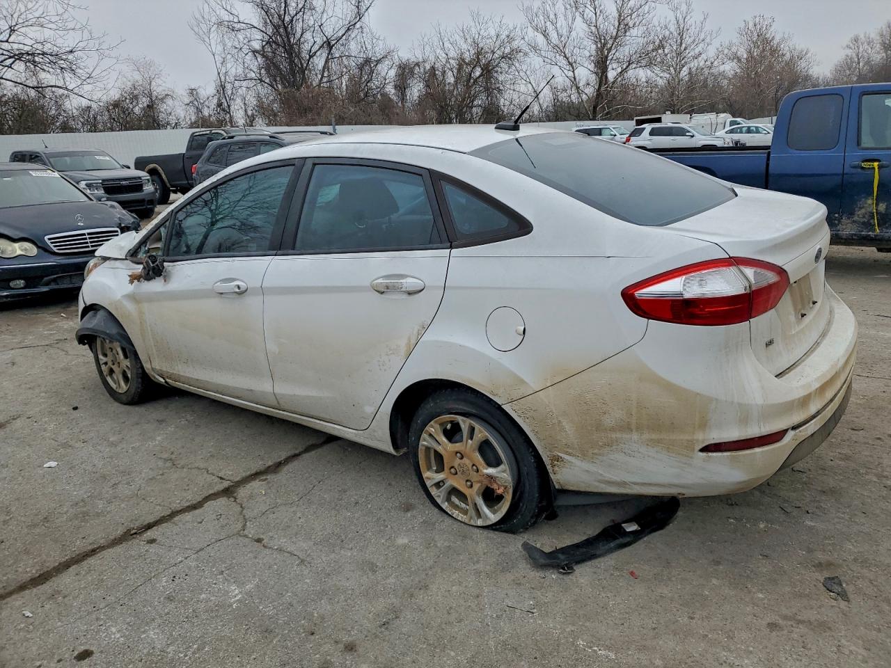2015 FORD FIESTA SE photo 2