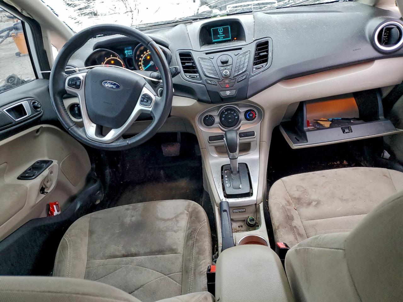 2015 FORD FIESTA SE photo 8