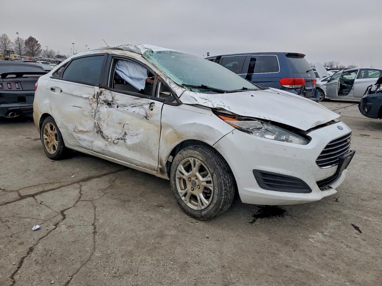 2015 FORD FIESTA SE photo 4