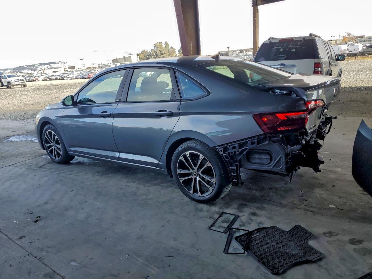 2023 VOLKSWAGEN JETTA SPORT photo 2