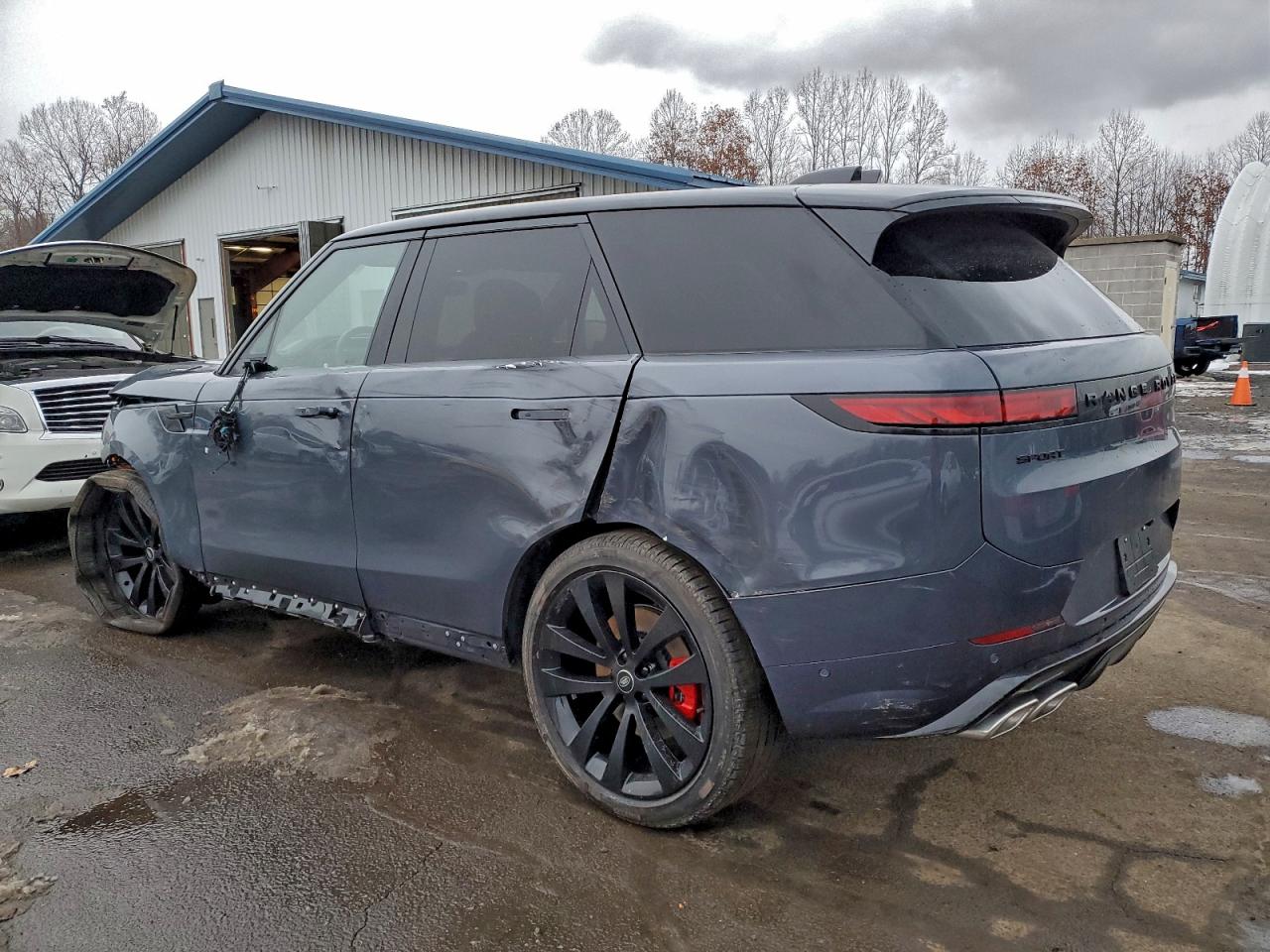 2025 LAND ROVER RANGE ROVER SPORT DYNAMIC SE photo 2