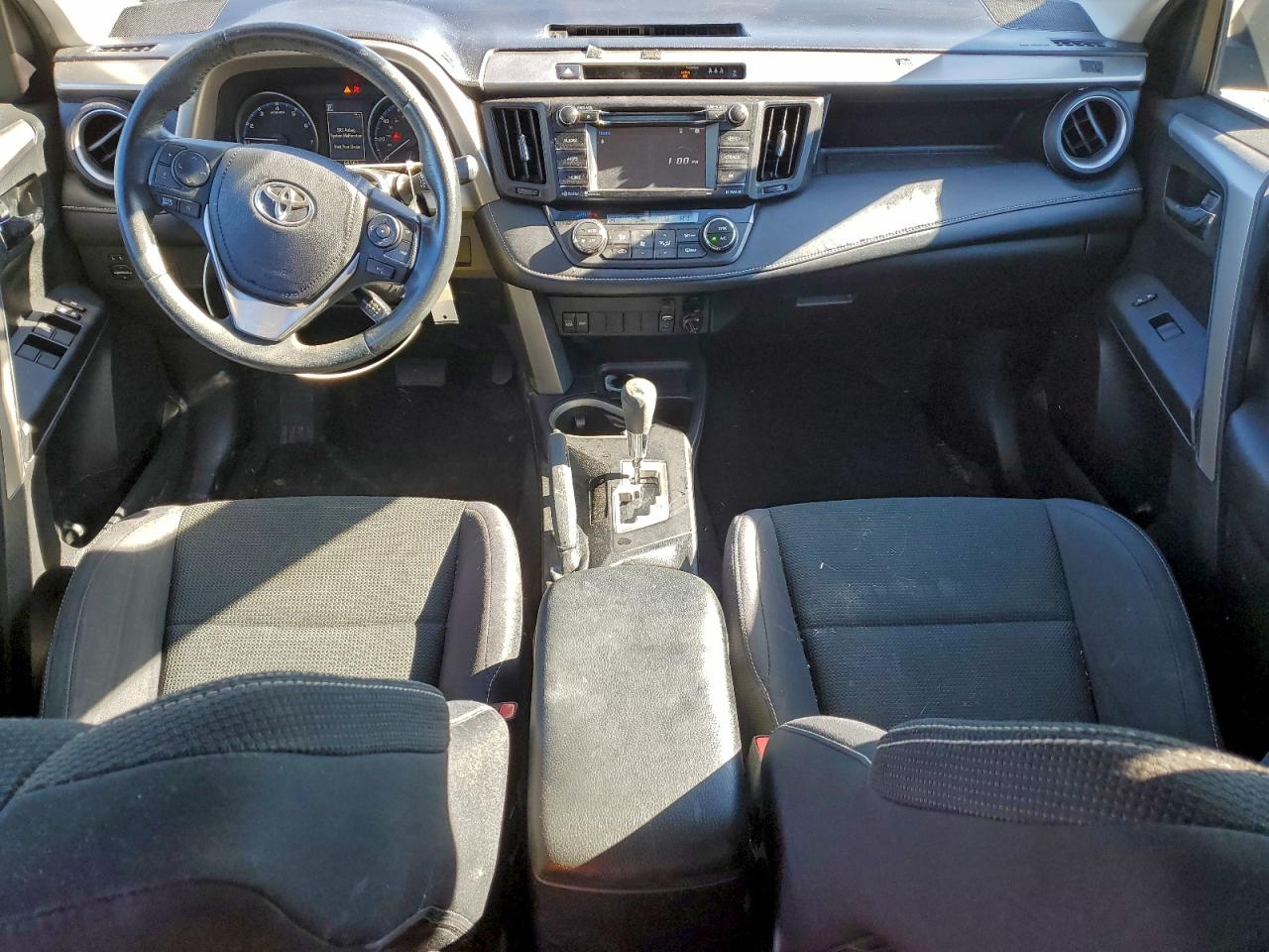 2017 TOYOTA RAV4 XLE photo 8