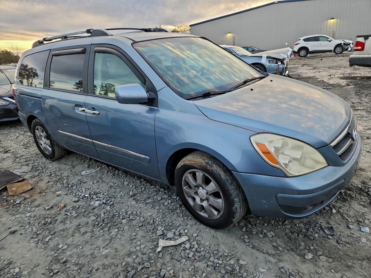 2007 HYUNDAI ENTOURAGE GLS photo 4