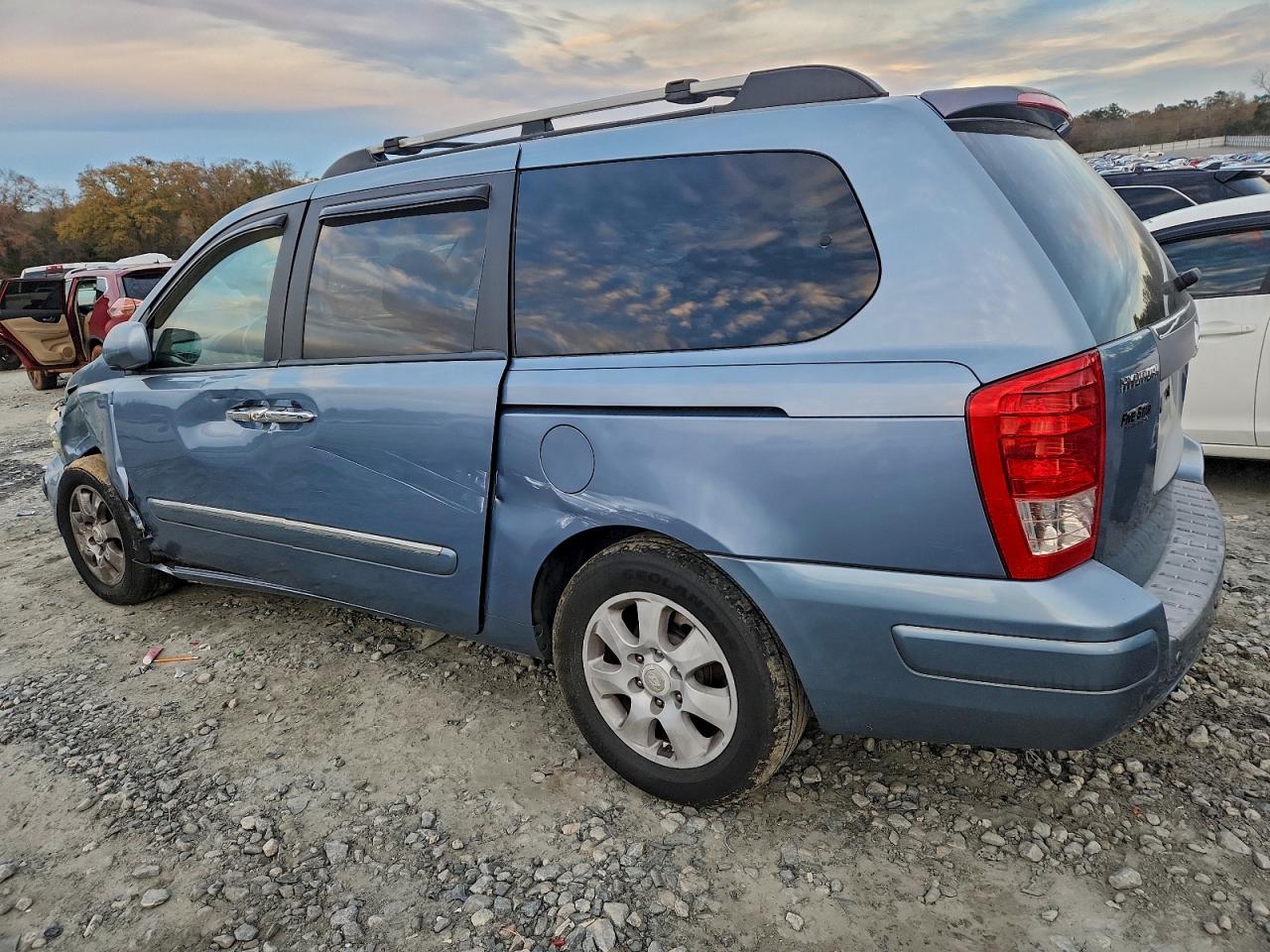 2007 HYUNDAI ENTOURAGE GLS photo 2