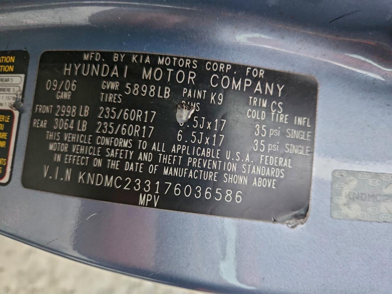 2007 HYUNDAI ENTOURAGE GLS photo 13