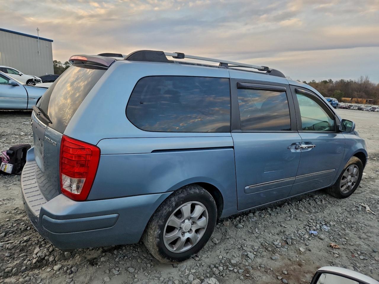 2007 HYUNDAI ENTOURAGE GLS photo 3