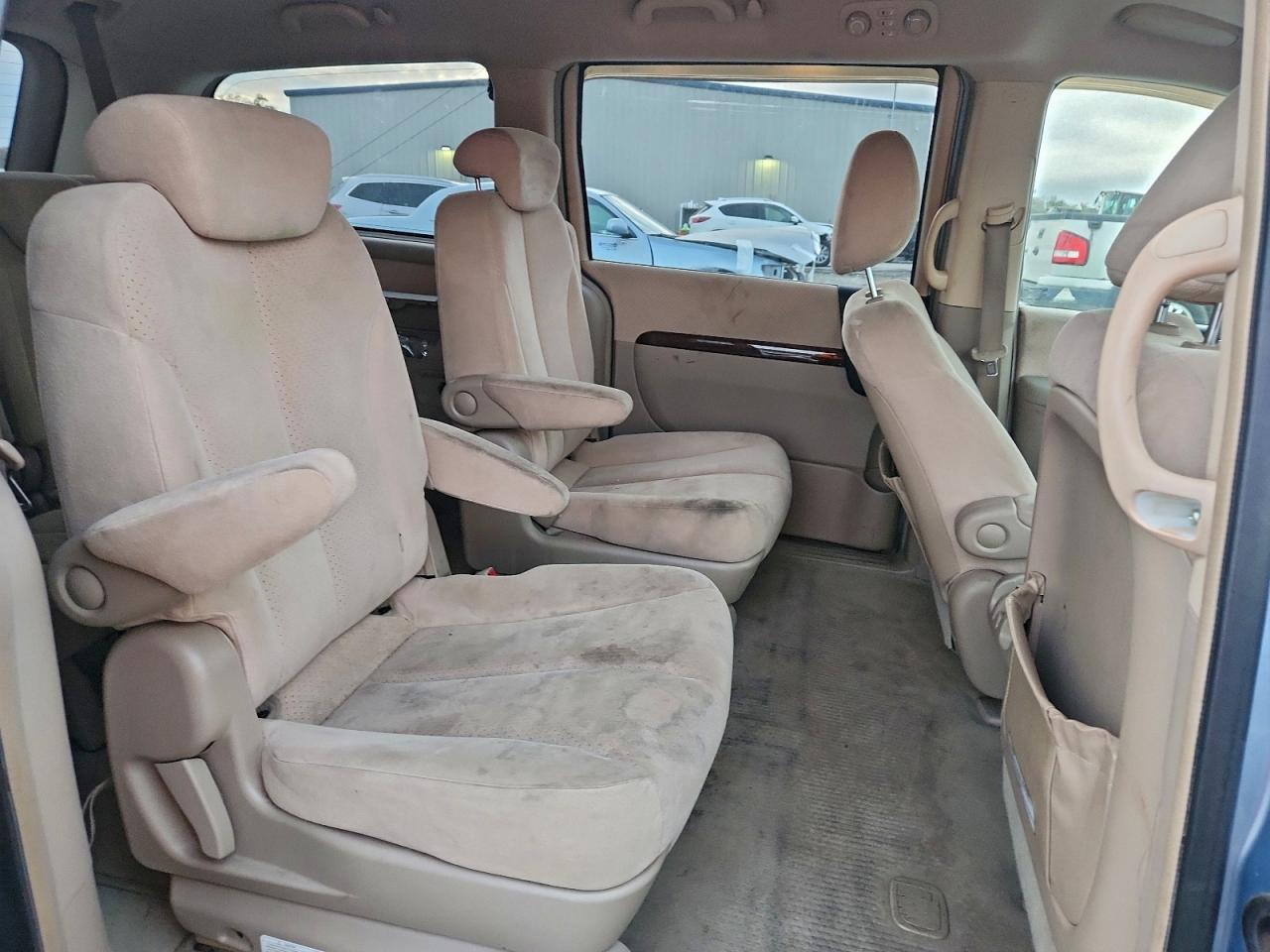 2007 HYUNDAI ENTOURAGE GLS photo 11