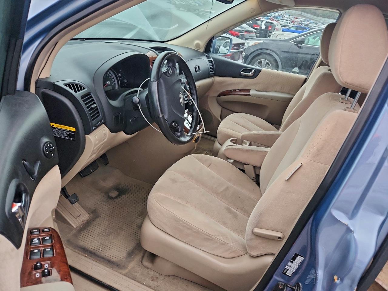 2007 HYUNDAI ENTOURAGE GLS photo 7