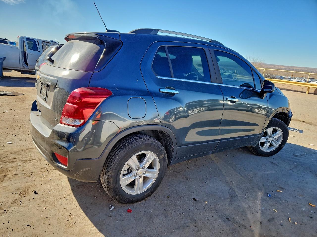 2018 CHEVROLET TRAX 1LT photo 3