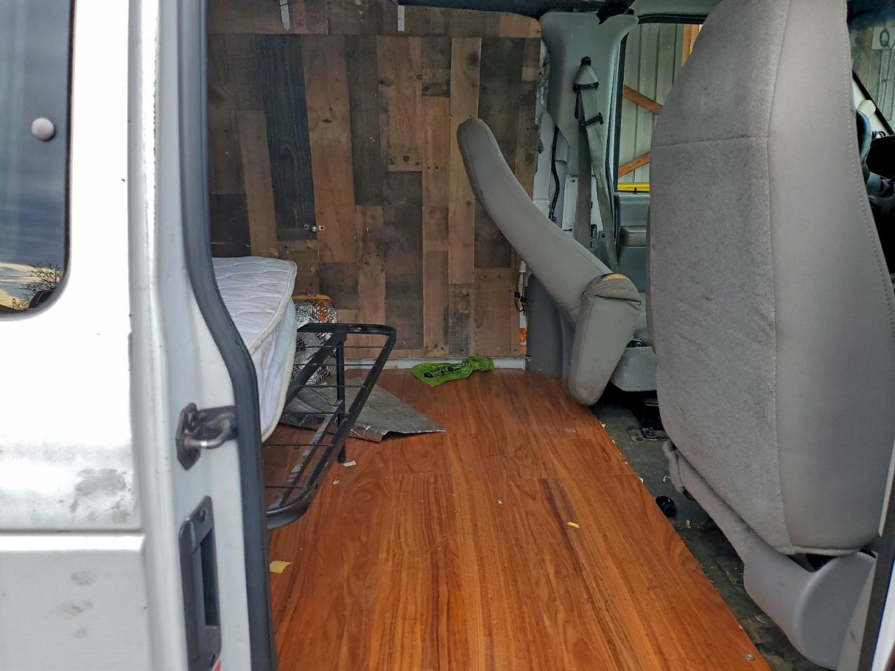 2006 FORD ECONOLINE E250 VAN photo 11