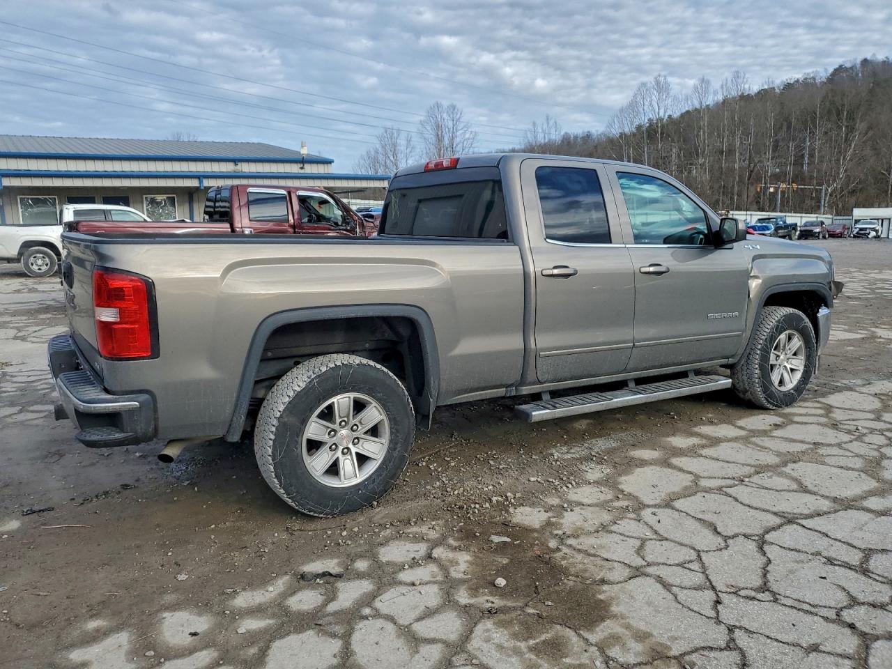 2017 GMC SIERRA K1500 SLE photo 3