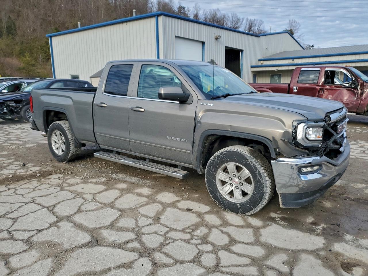 2017 GMC SIERRA K1500 SLE photo 4