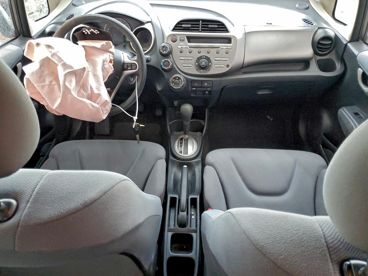 2013 HONDA FIT photo 8