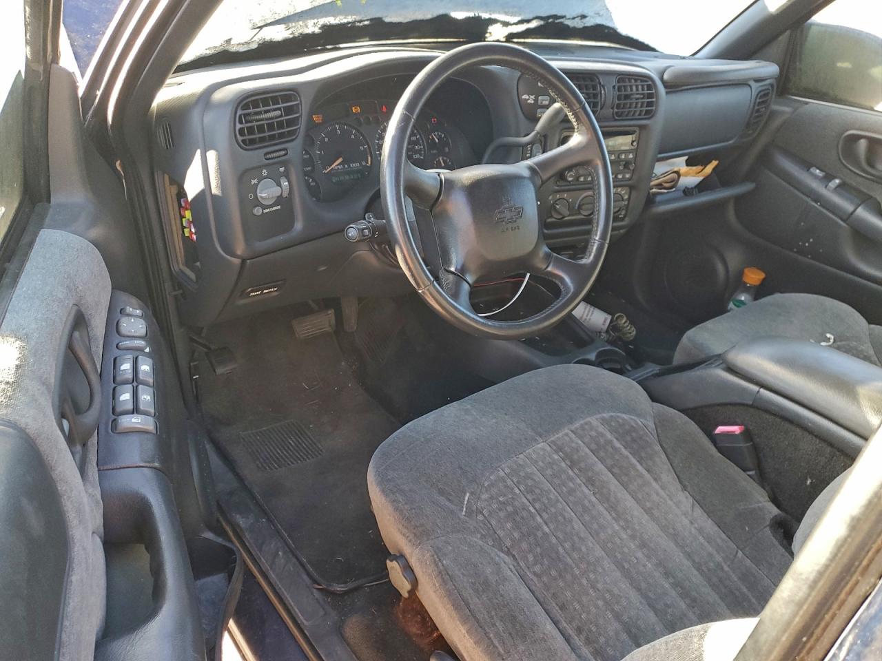 2002 CHEVROLET BLAZER photo 8