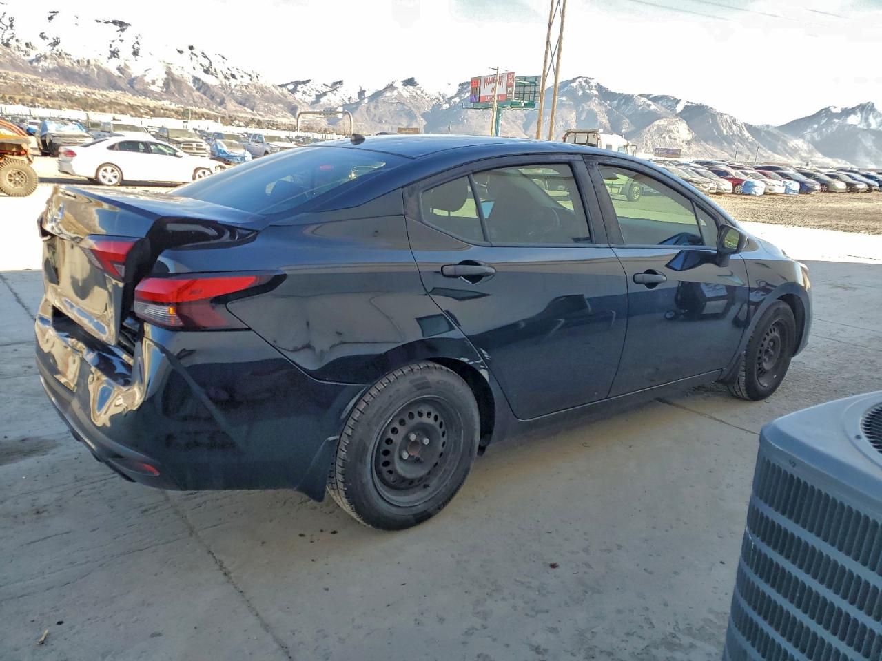 2020 NISSAN VERSA S photo 3