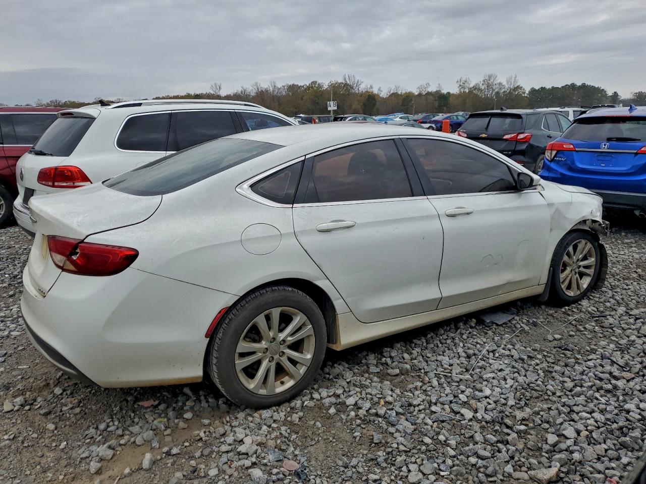 2016 CHRYSLER 200 LIMITED photo 3
