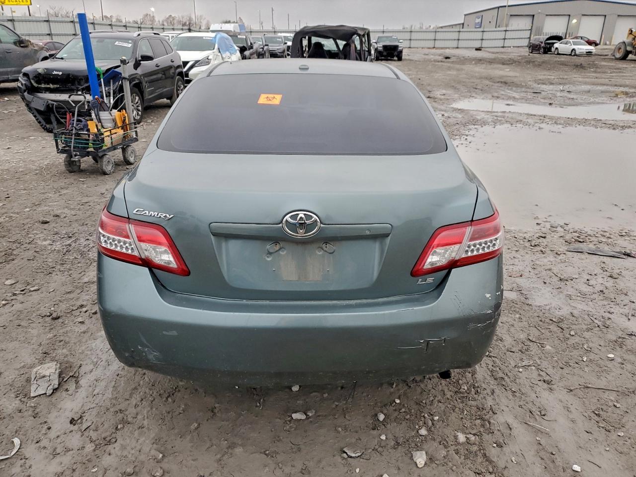 2010 TOYOTA CAMRY BASE photo 6