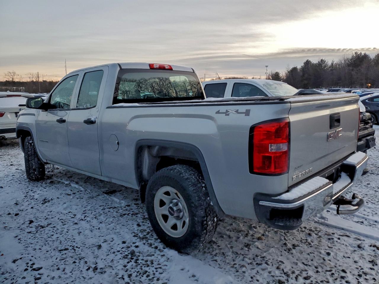 2015 GMC SIERRA K1500 photo 2