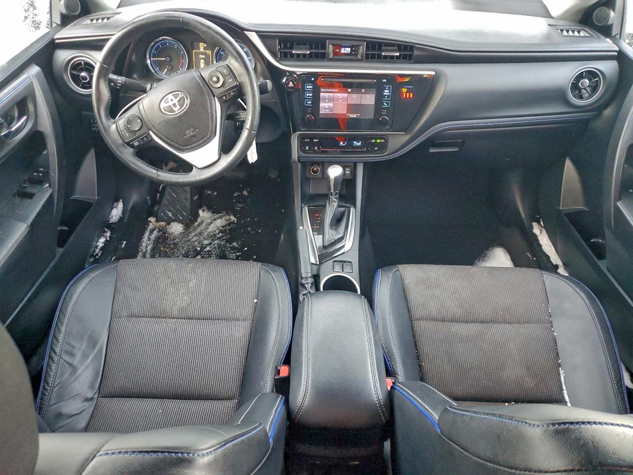 2018 TOYOTA COROLLA L photo 8