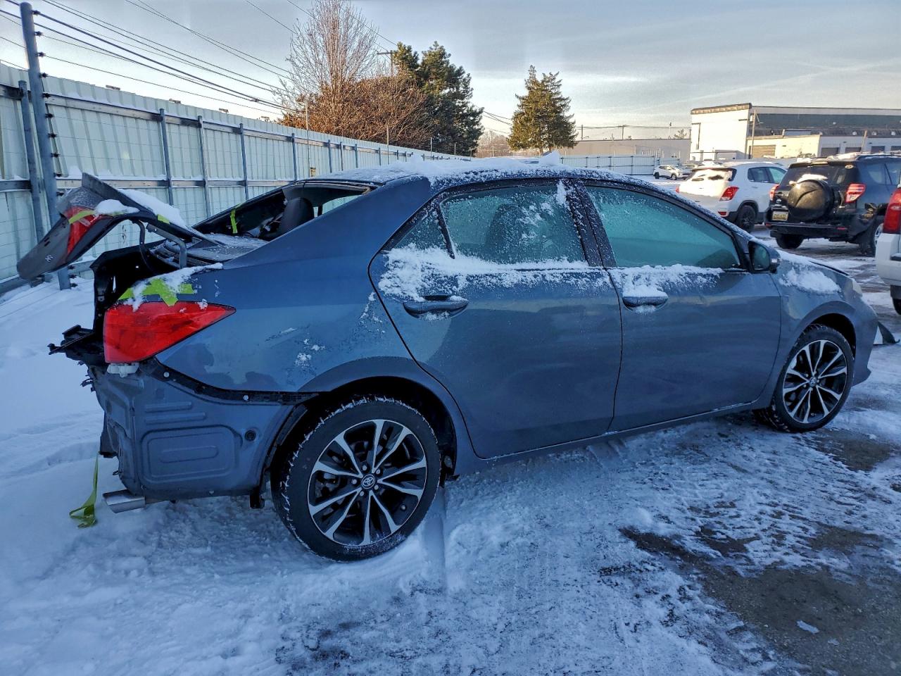 2018 TOYOTA COROLLA L photo 3