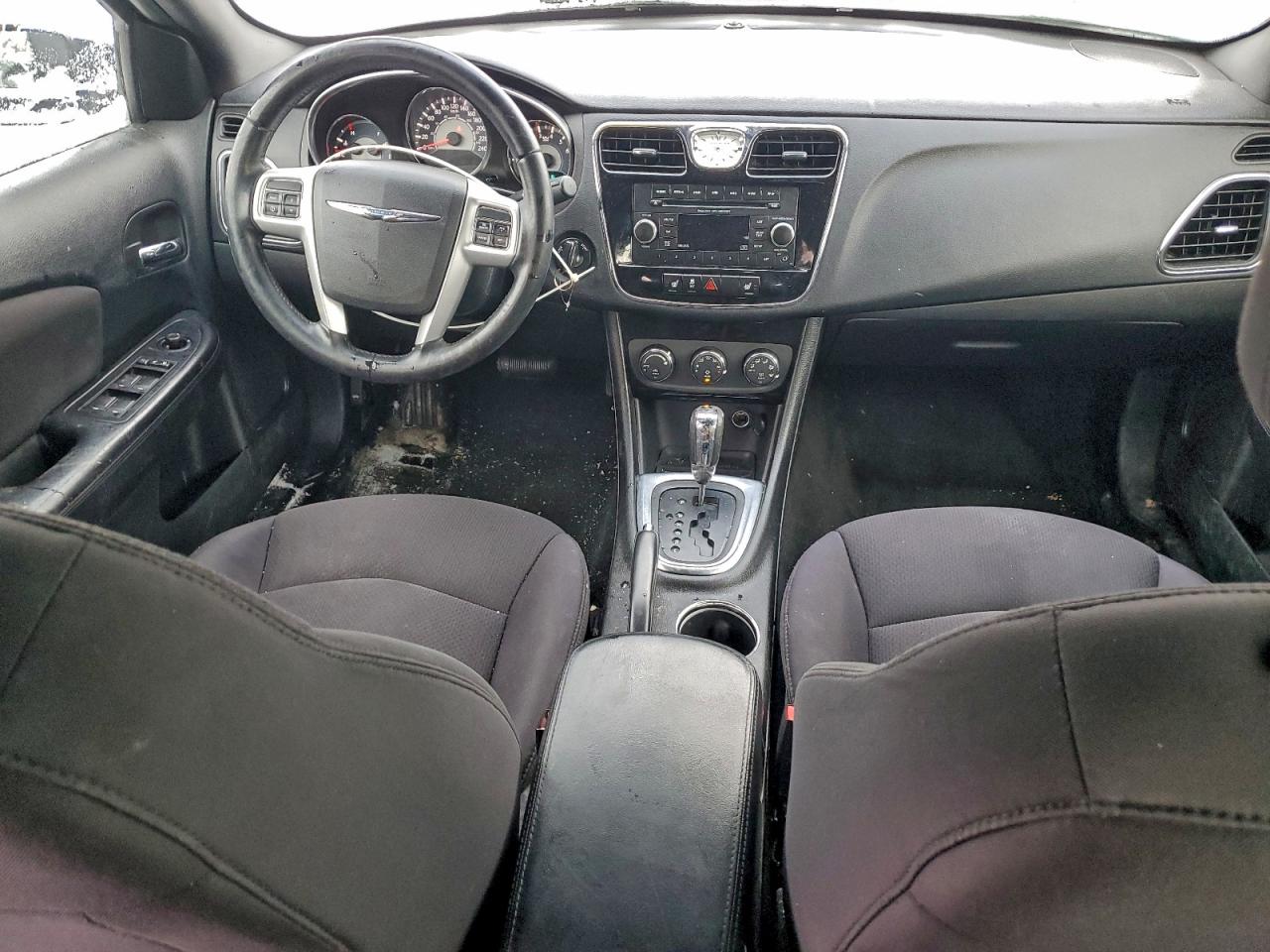 2013 CHRYSLER 200 TOURING photo 8