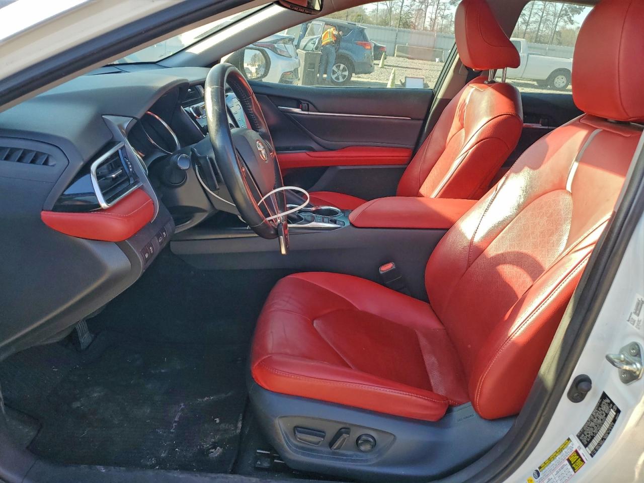 2018 TOYOTA CAMRY XSE photo 7