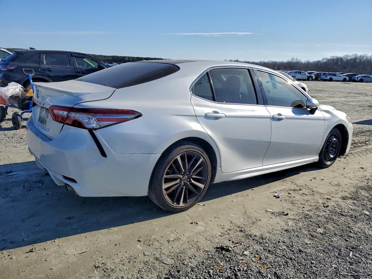 2018 TOYOTA CAMRY XSE photo 3
