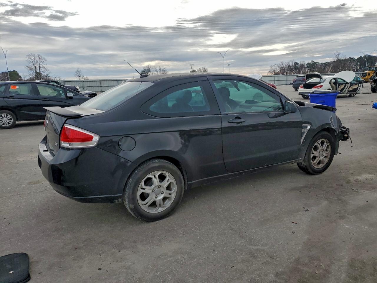 2008 FORD FOCUS SE photo 3