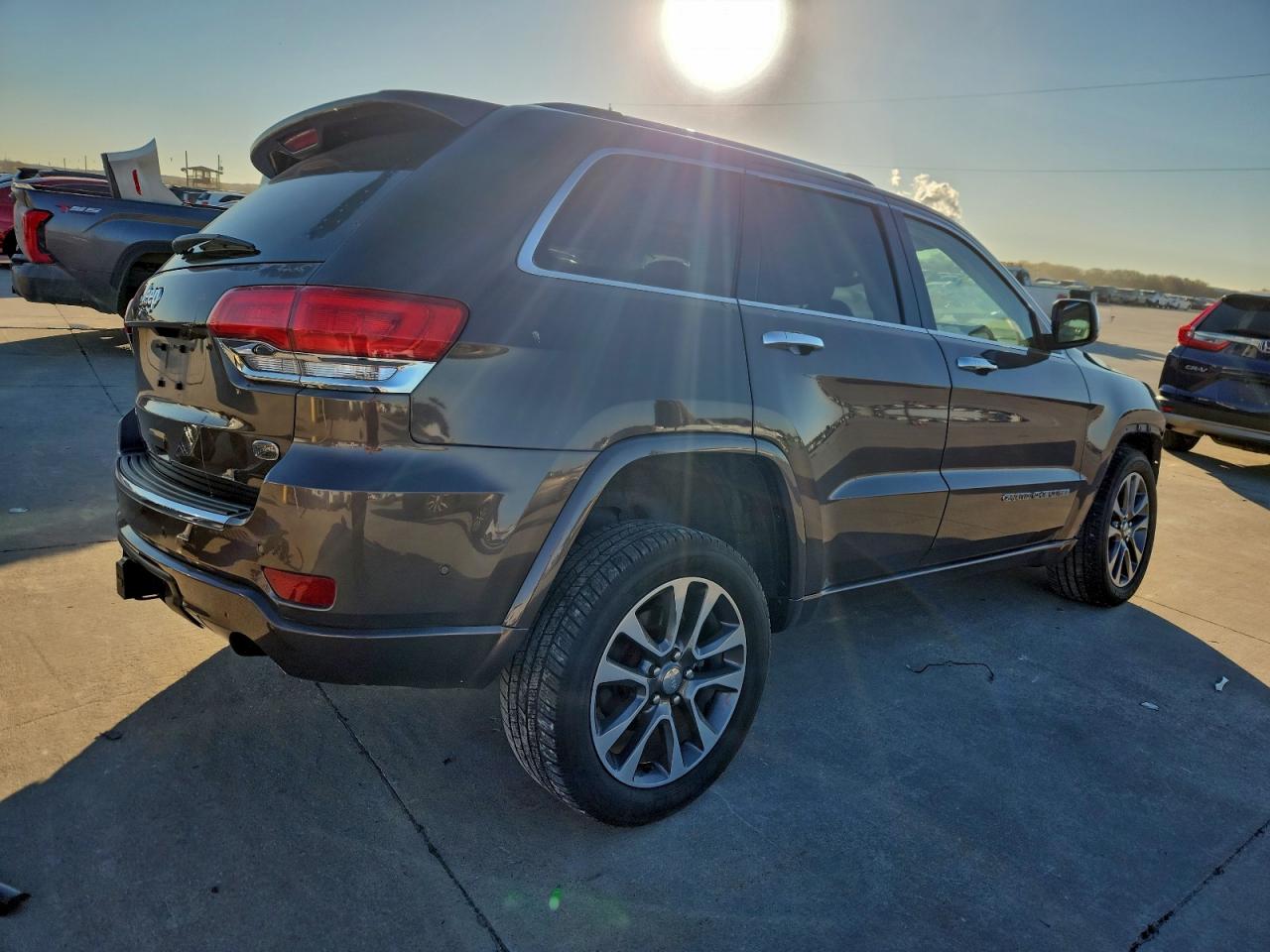 2018 JEEP GRAND CHEROKEE OVERLAND photo 3