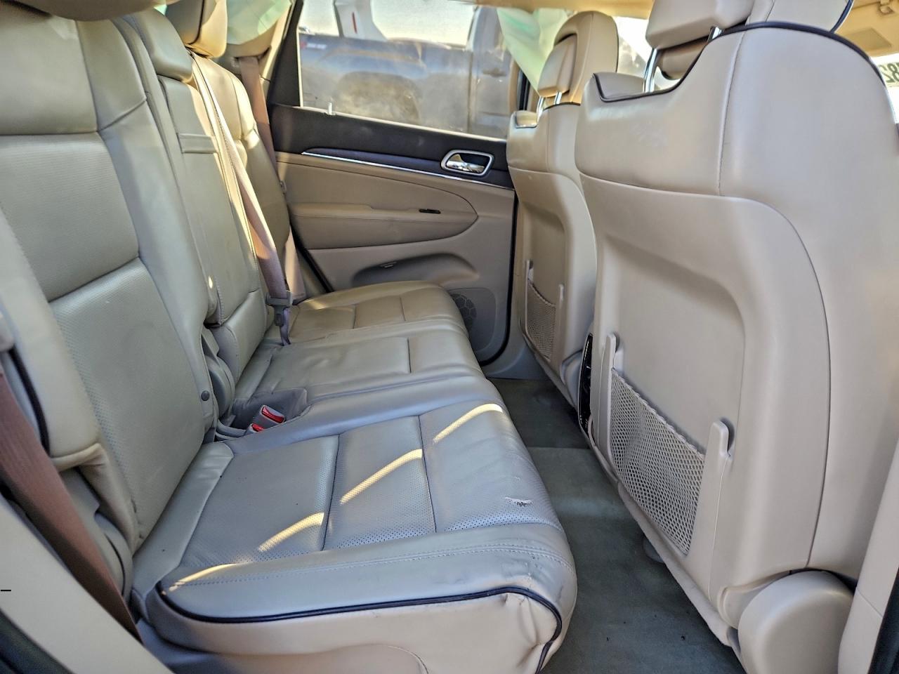 2018 JEEP GRAND CHEROKEE OVERLAND photo 10