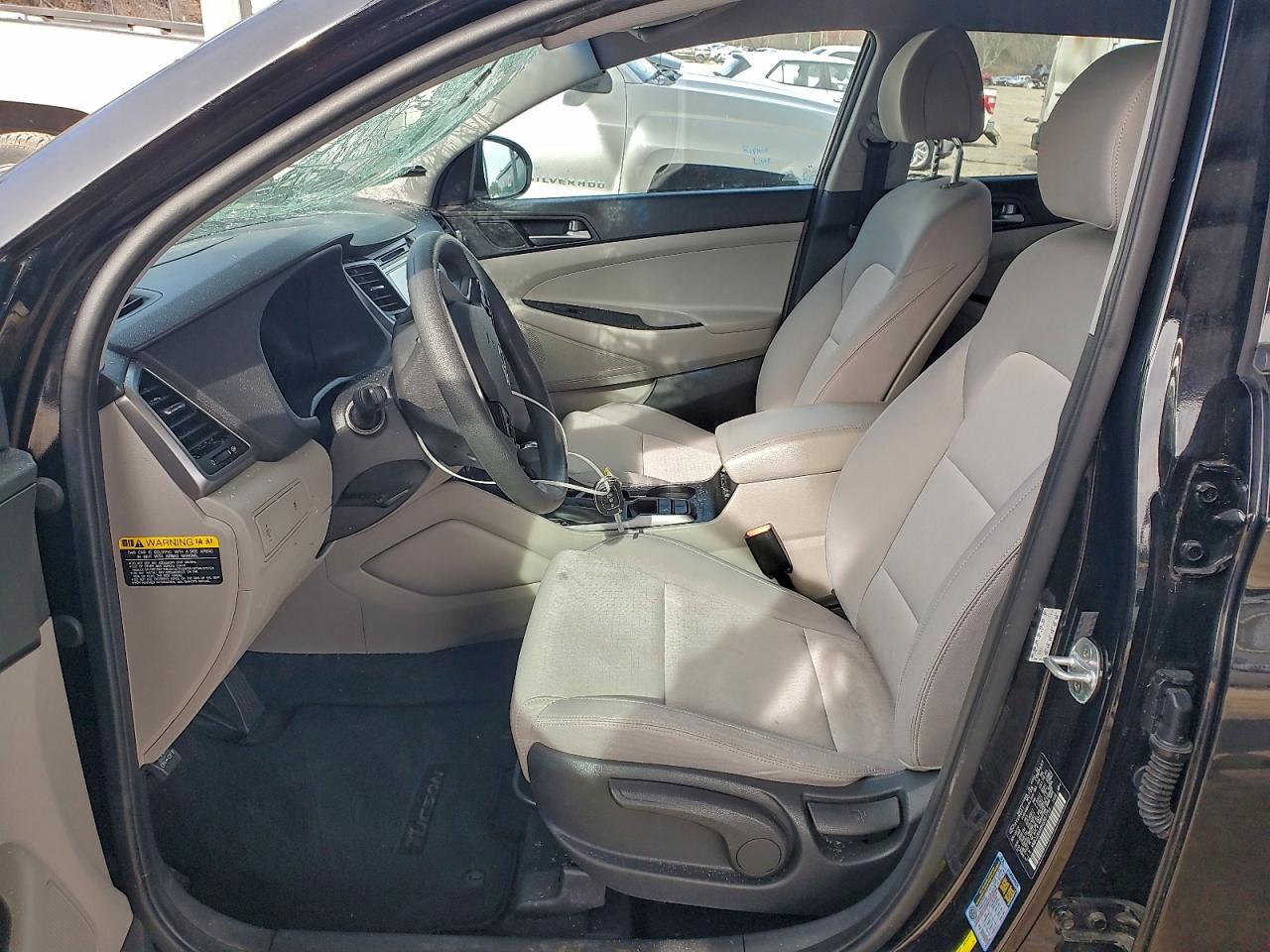 2017 HYUNDAI TUCSON SE photo 7
