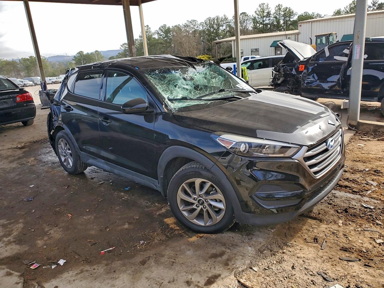 2017 HYUNDAI TUCSON SE photo 4