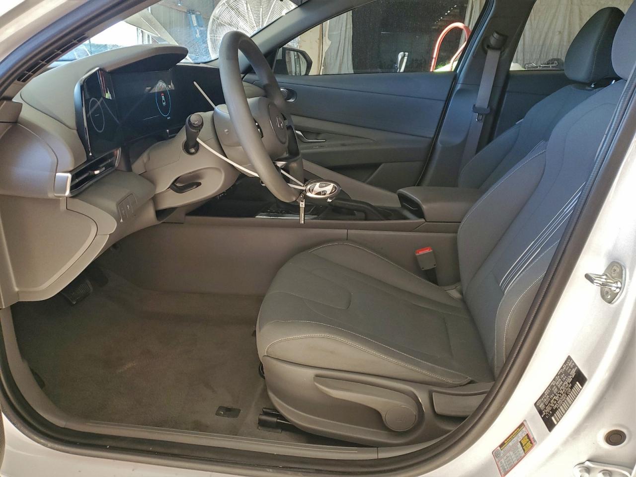 2024 HYUNDAI ELANTRA SEL photo 13