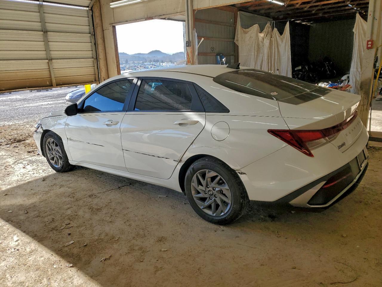 2024 HYUNDAI ELANTRA SEL photo 3