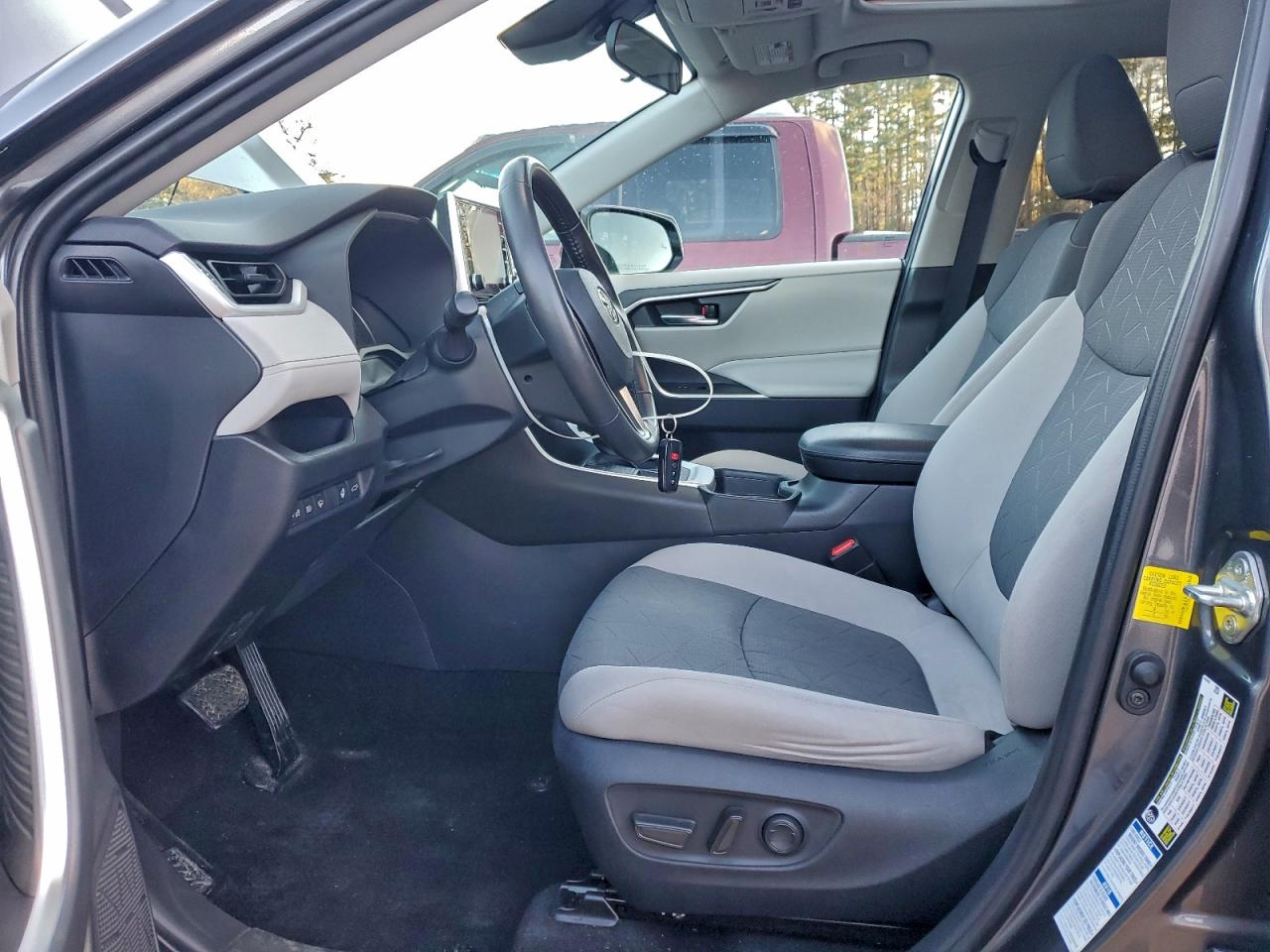 2019 TOYOTA RAV4 XLE photo 7