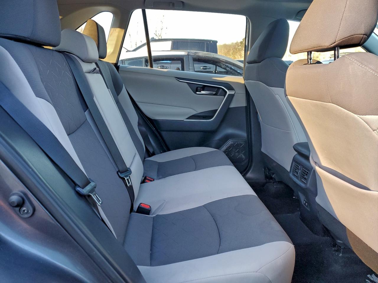 2019 TOYOTA RAV4 XLE photo 11