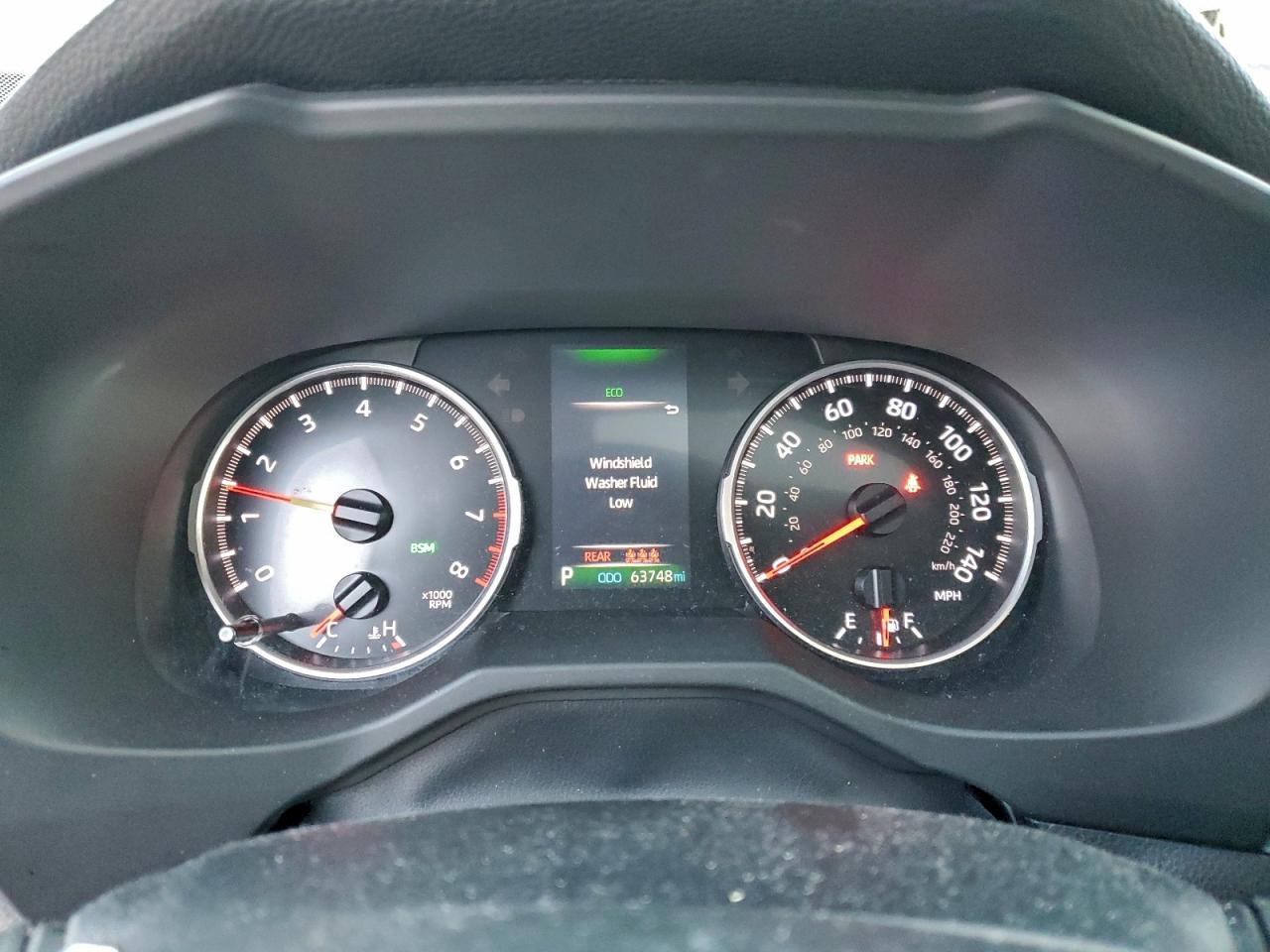 2019 TOYOTA RAV4 XLE photo 9