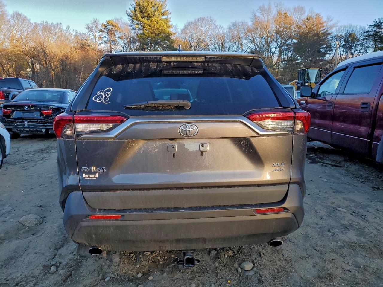 2019 TOYOTA RAV4 XLE photo 6