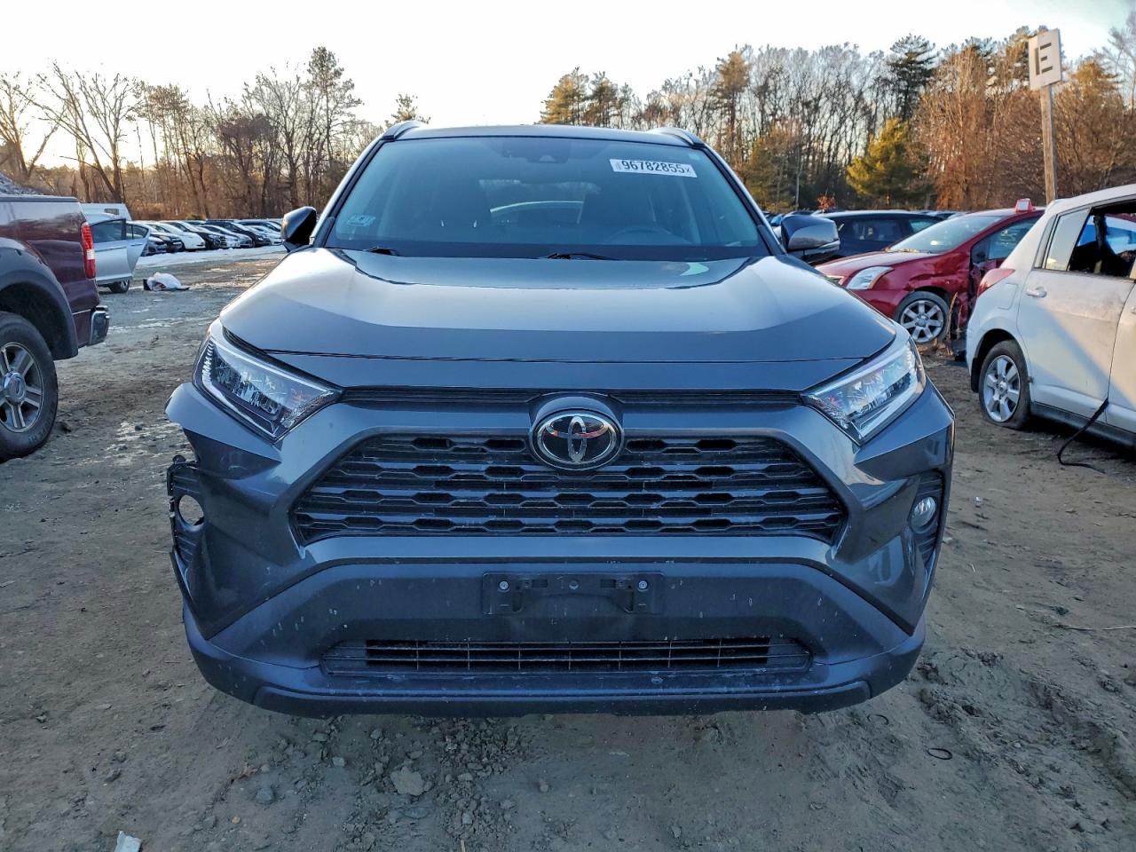 2019 TOYOTA RAV4 XLE photo 5