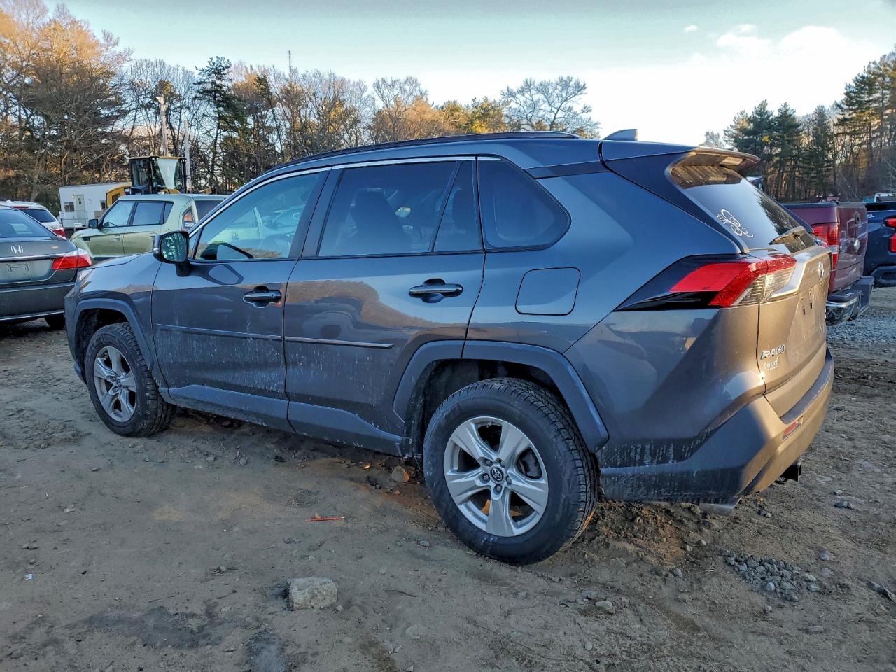 2019 TOYOTA RAV4 XLE photo 2
